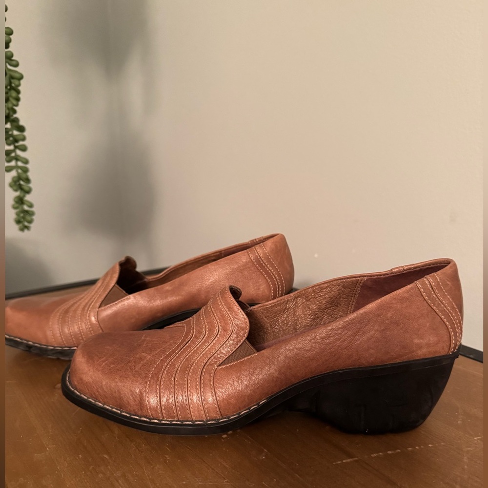 Clarks by Artisan Brown Leather Loafers with Textured Finish Sz 6